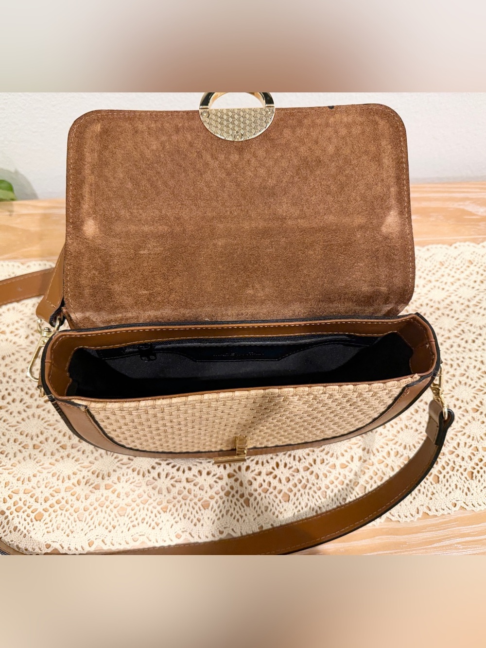 Divina Firenze Tan Leather & Woven Crossbody Bag with Gold Hardware - Picture 4 of 8